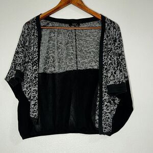 Veeko Women's Sweater Cardigan Draped Open Front Black White Kimono Crop sz M